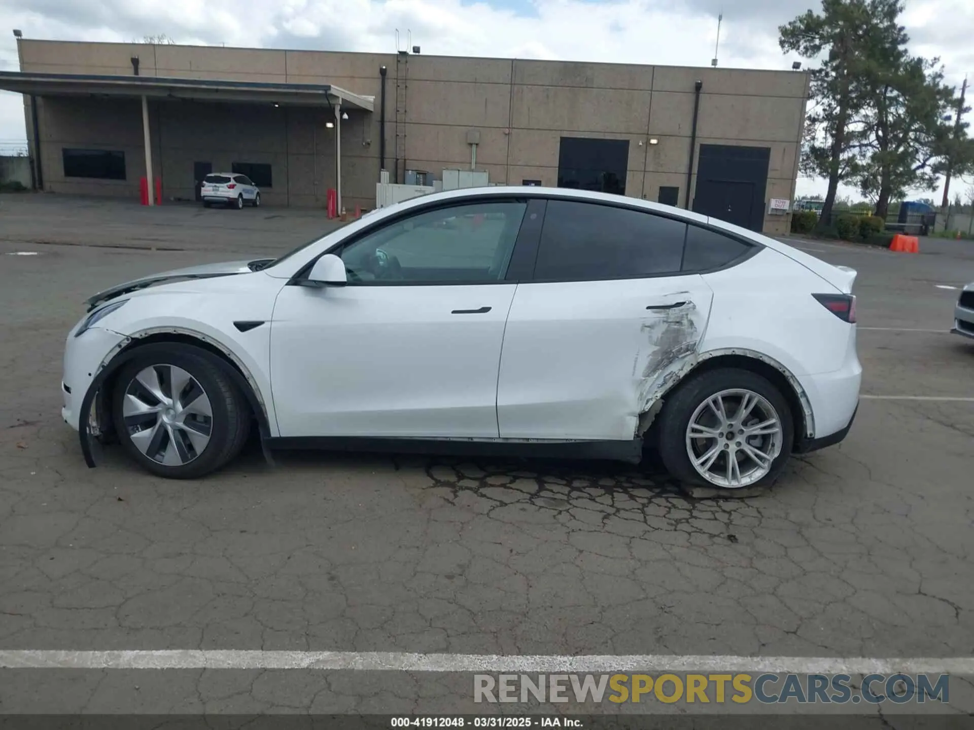 14 Photograph of a damaged car 5YJYGDEE3MF214952 TESLA MODEL Y 2021