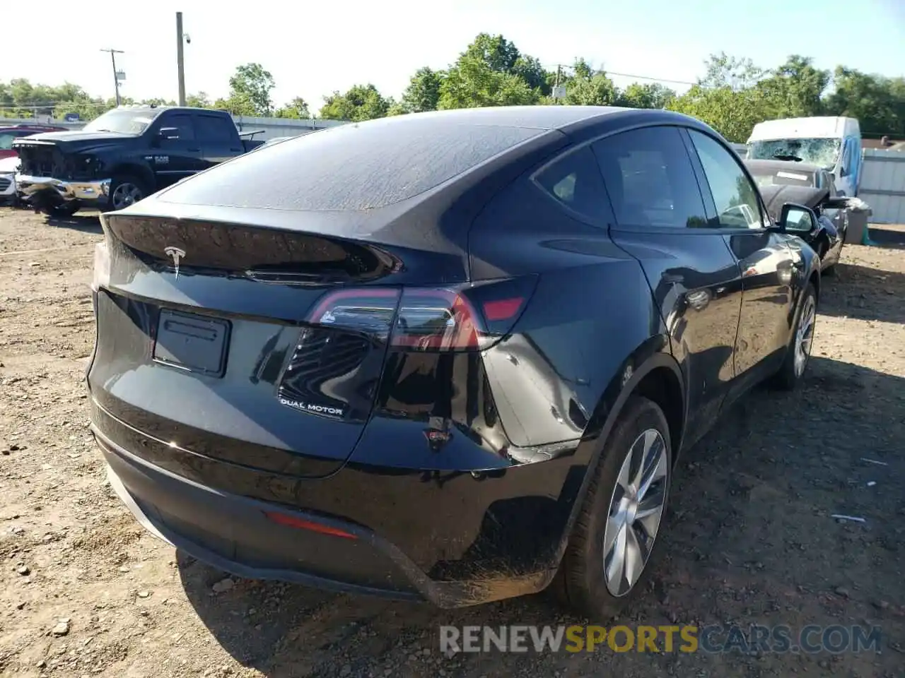 4 Photograph of a damaged car 5YJYGDEE3MF244016 TESLA MODEL Y 2021