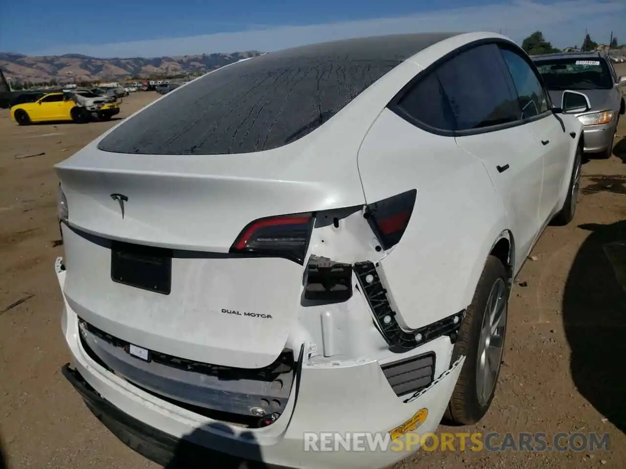 4 Photograph of a damaged car 5YJYGDEE3MF245991 TESLA MODEL Y 2021