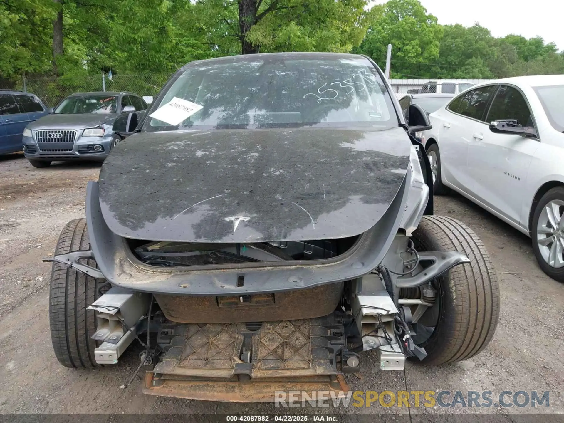 11 Photograph of a damaged car 5YJYGDEE3MF253573 TESLA MODEL Y 2021