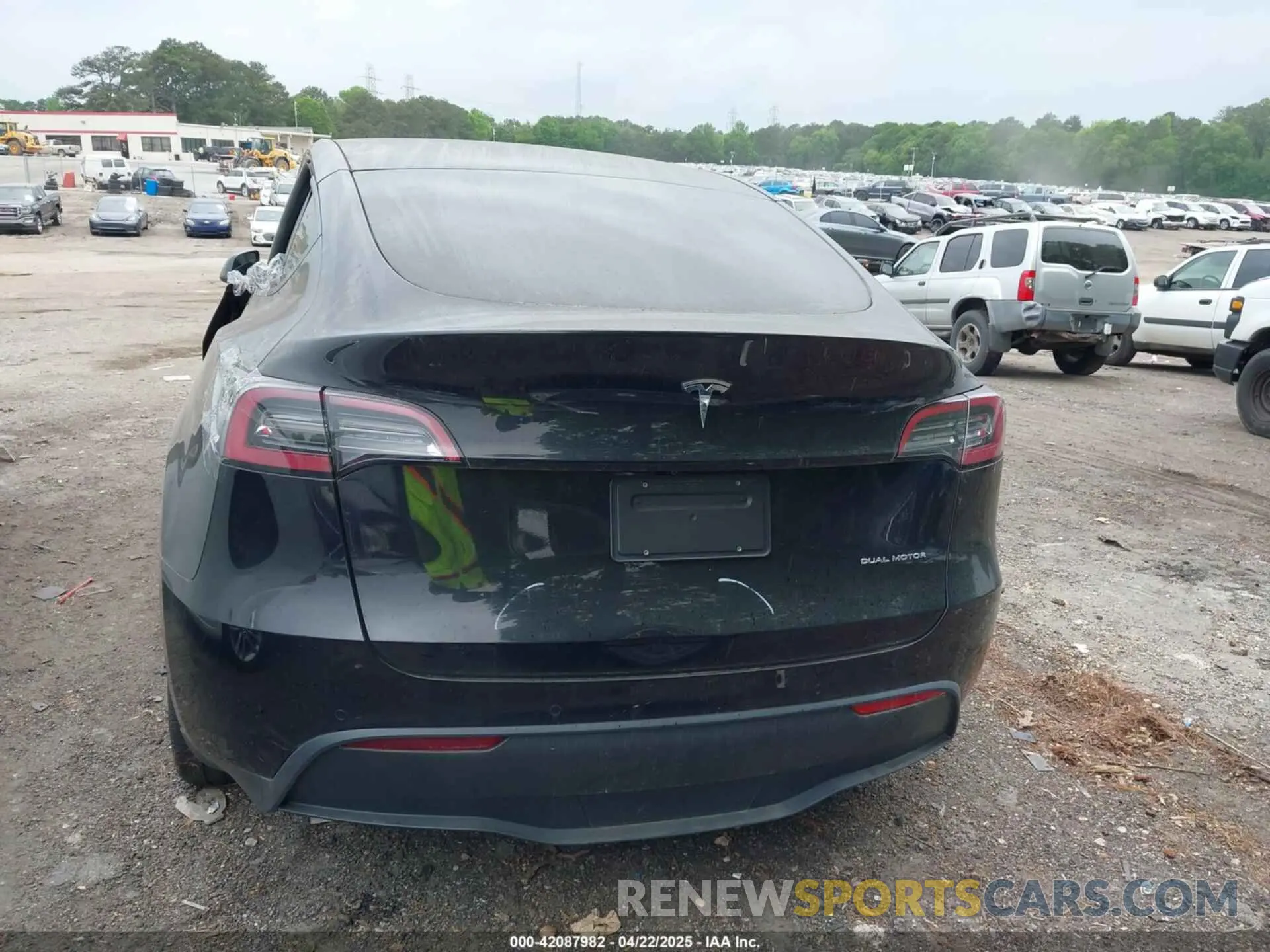 15 Photograph of a damaged car 5YJYGDEE3MF253573 TESLA MODEL Y 2021