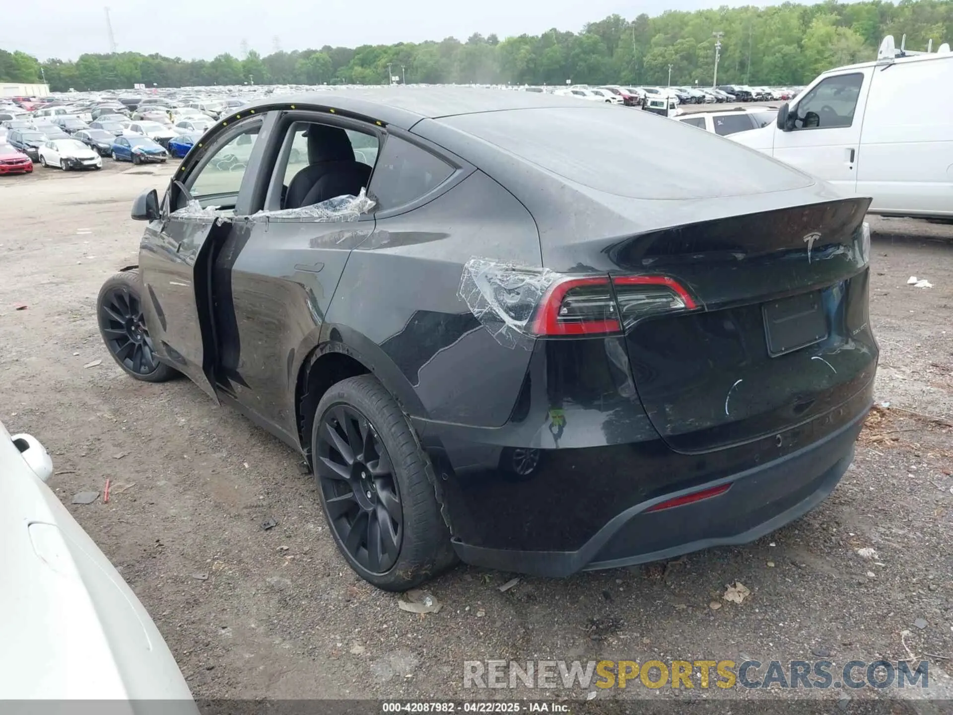 3 Photograph of a damaged car 5YJYGDEE3MF253573 TESLA MODEL Y 2021