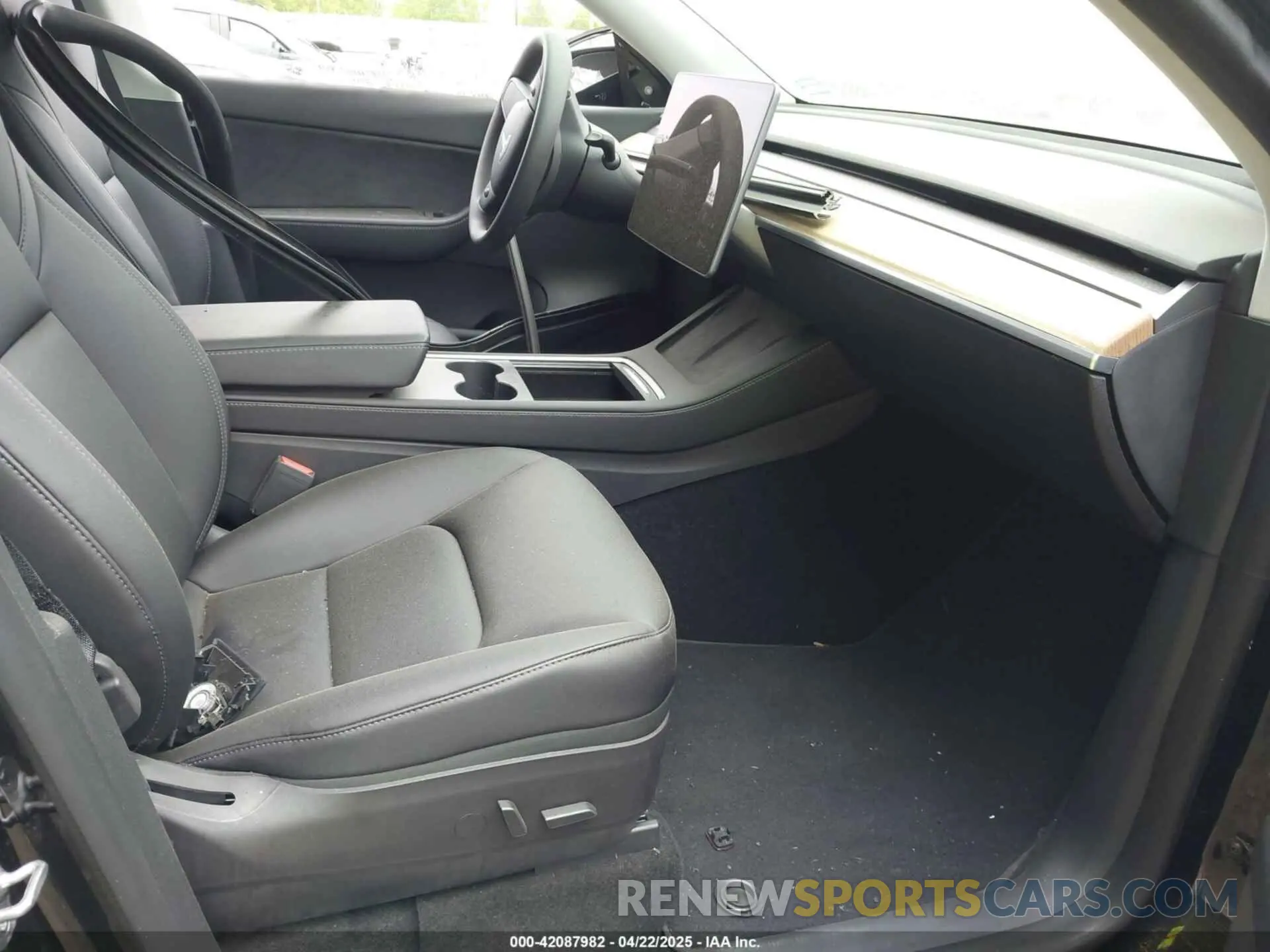 5 Photograph of a damaged car 5YJYGDEE3MF253573 TESLA MODEL Y 2021