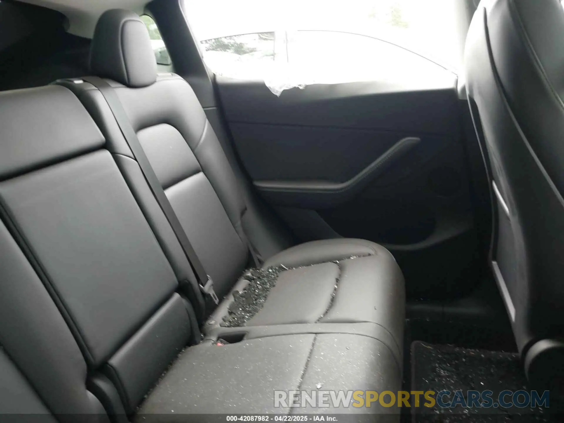 8 Photograph of a damaged car 5YJYGDEE3MF253573 TESLA MODEL Y 2021