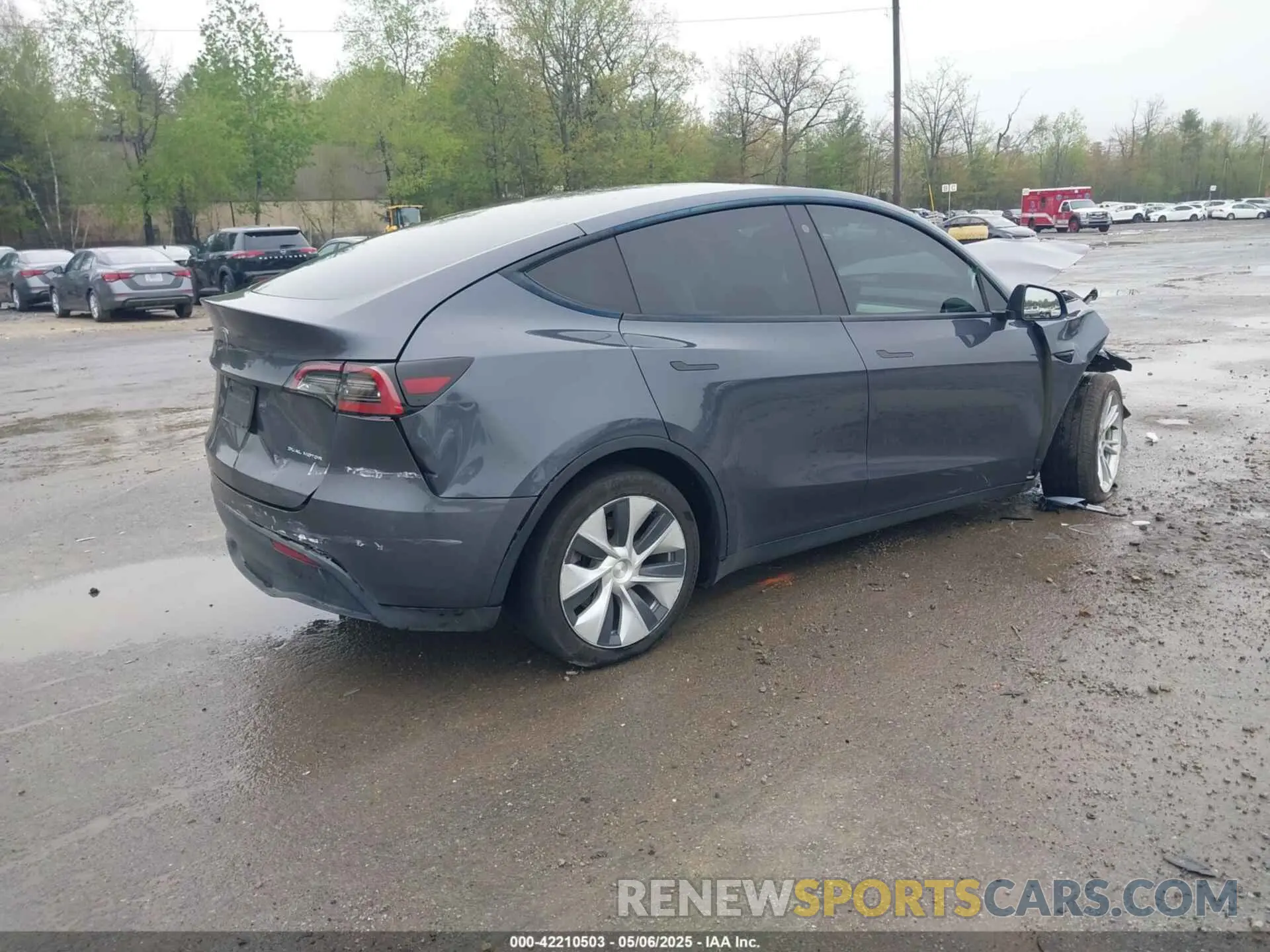 4 Photograph of a damaged car 5YJYGDEE3MF254383 TESLA MODEL Y 2021