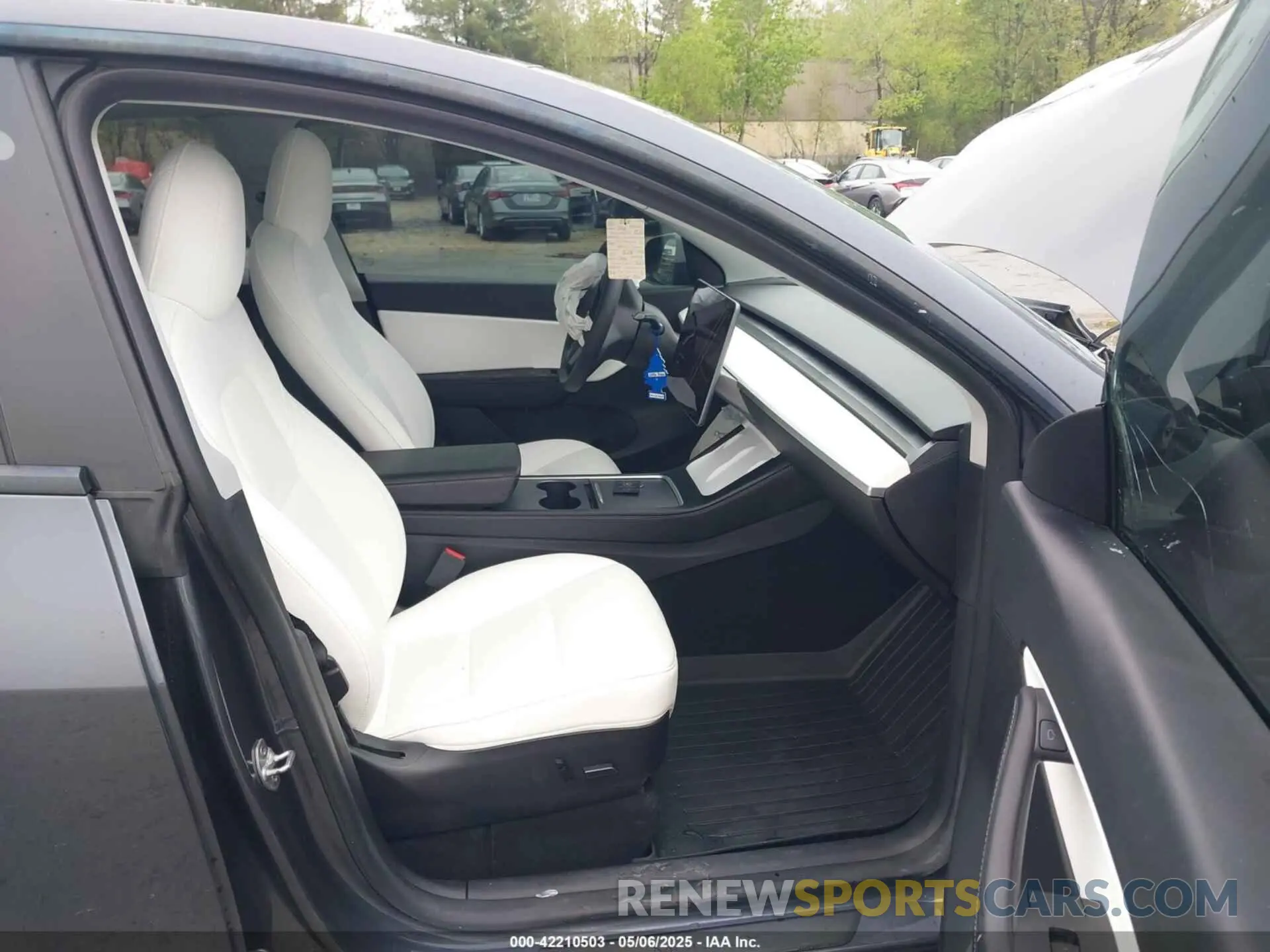 5 Photograph of a damaged car 5YJYGDEE3MF254383 TESLA MODEL Y 2021