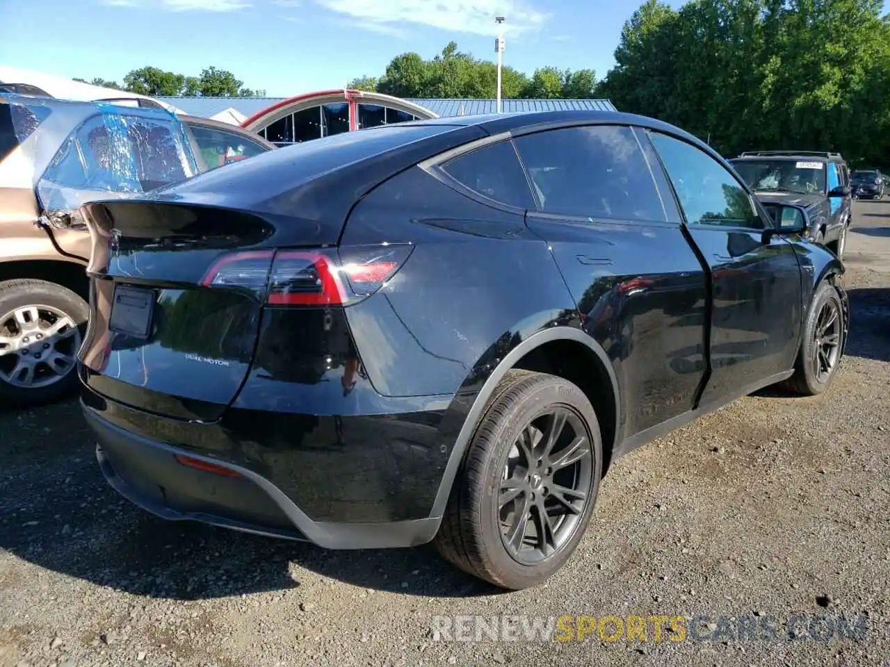 4 Photograph of a damaged car 5YJYGDEE3MF260247 TESLA MODEL Y 2021