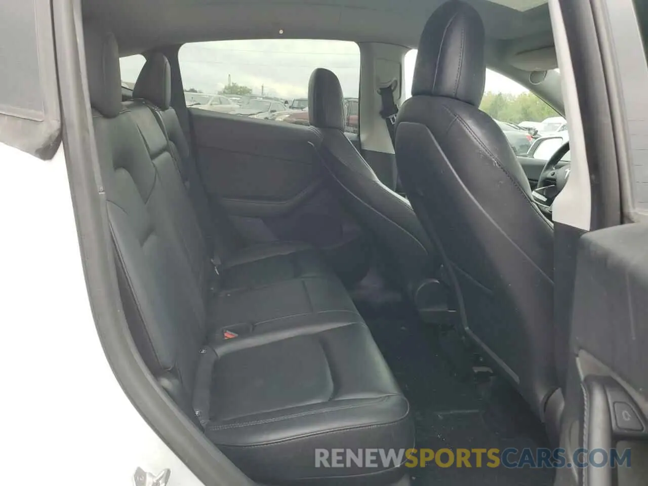 11 Photograph of a damaged car 5YJYGDEE3MF262726 TESLA MODEL Y 2021