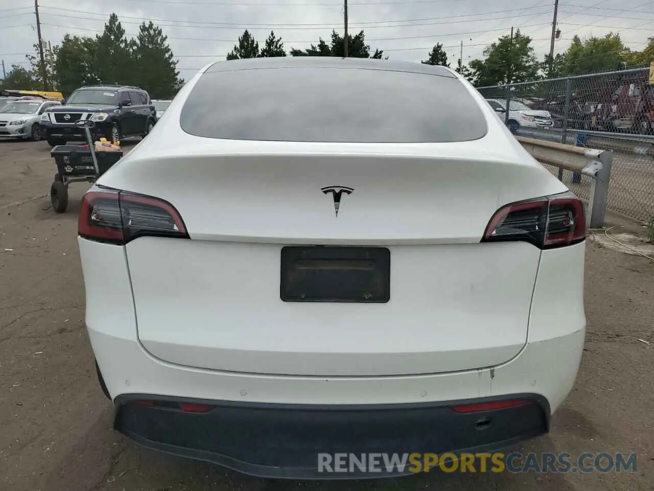6 Photograph of a damaged car 5YJYGDEE3MF262726 TESLA MODEL Y 2021