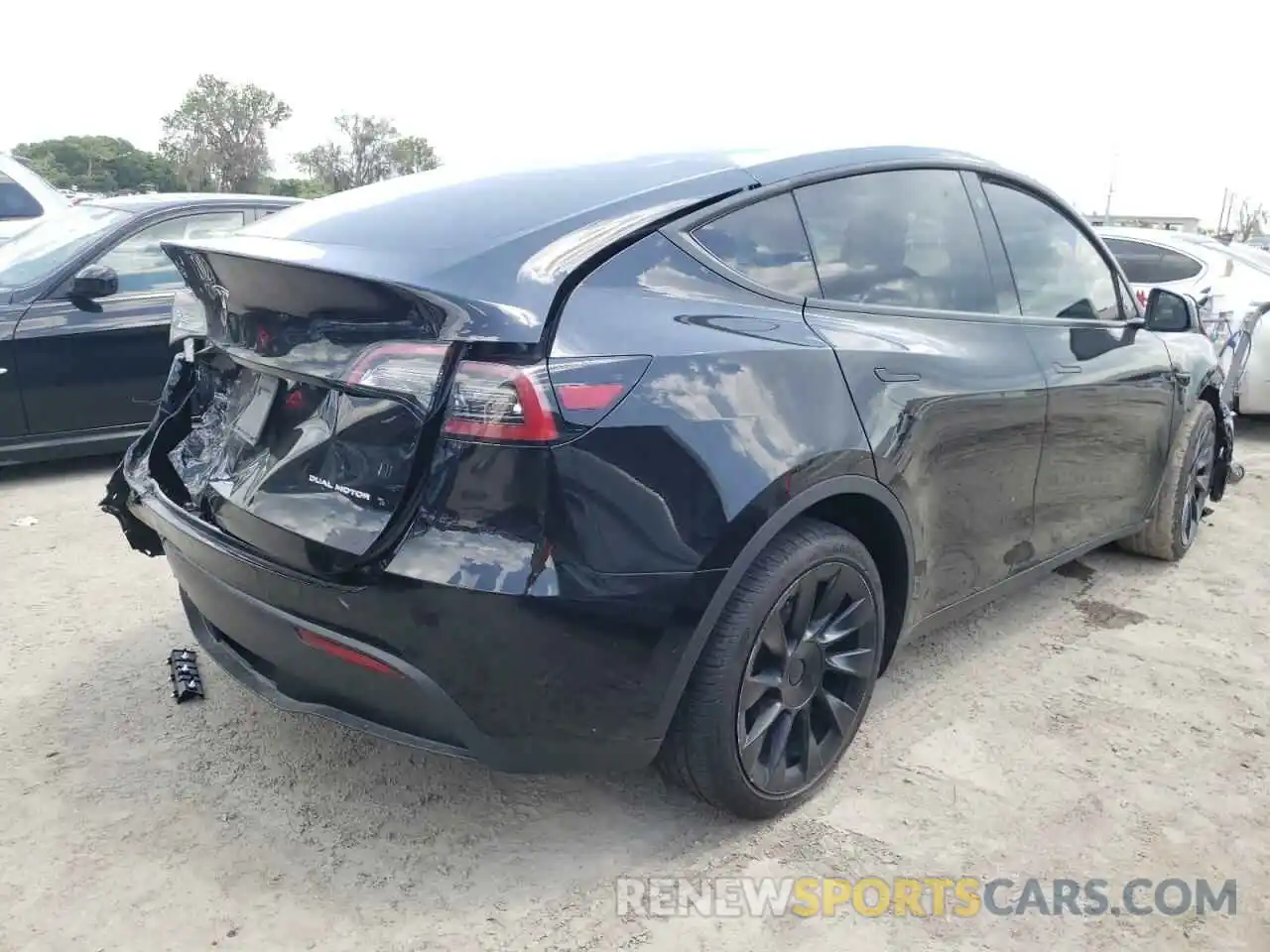 4 Photograph of a damaged car 5YJYGDEE3MF264928 TESLA MODEL Y 2021