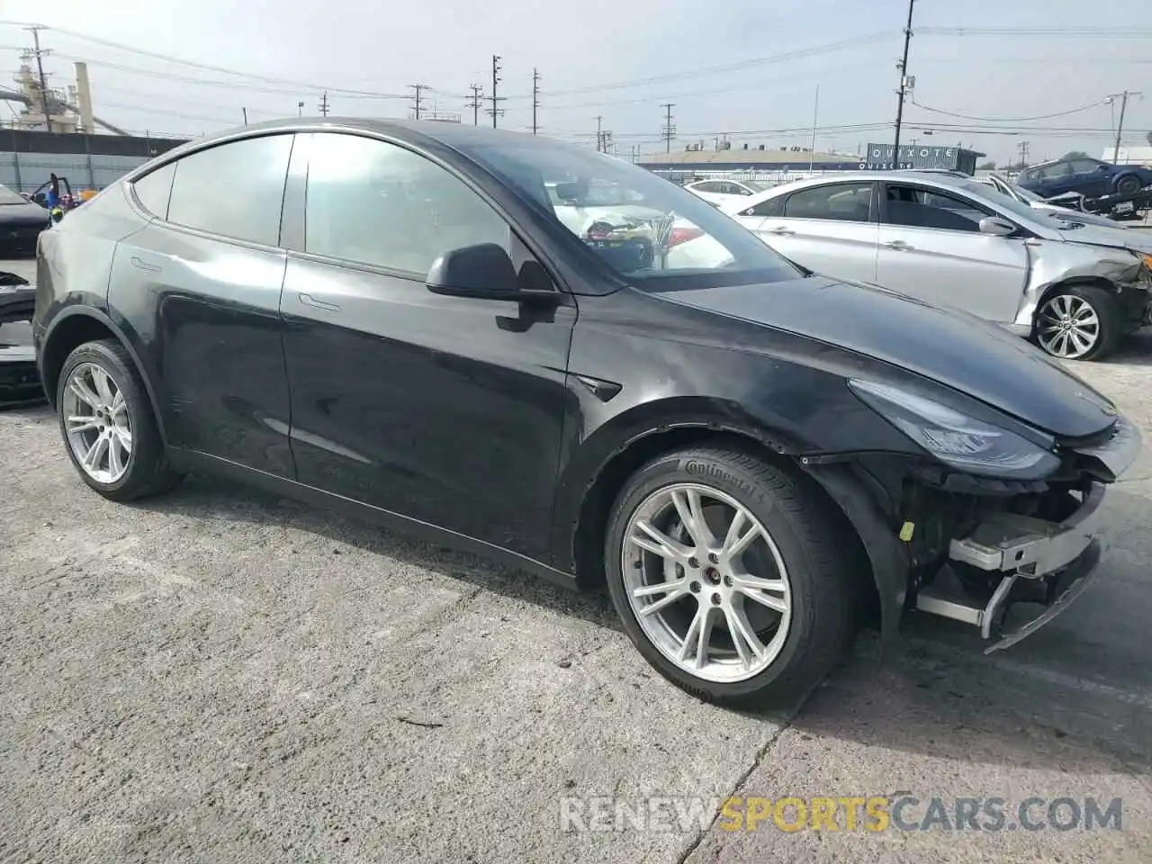 4 Photograph of a damaged car 5YJYGDEE3MF270115 TESLA MODEL Y 2021