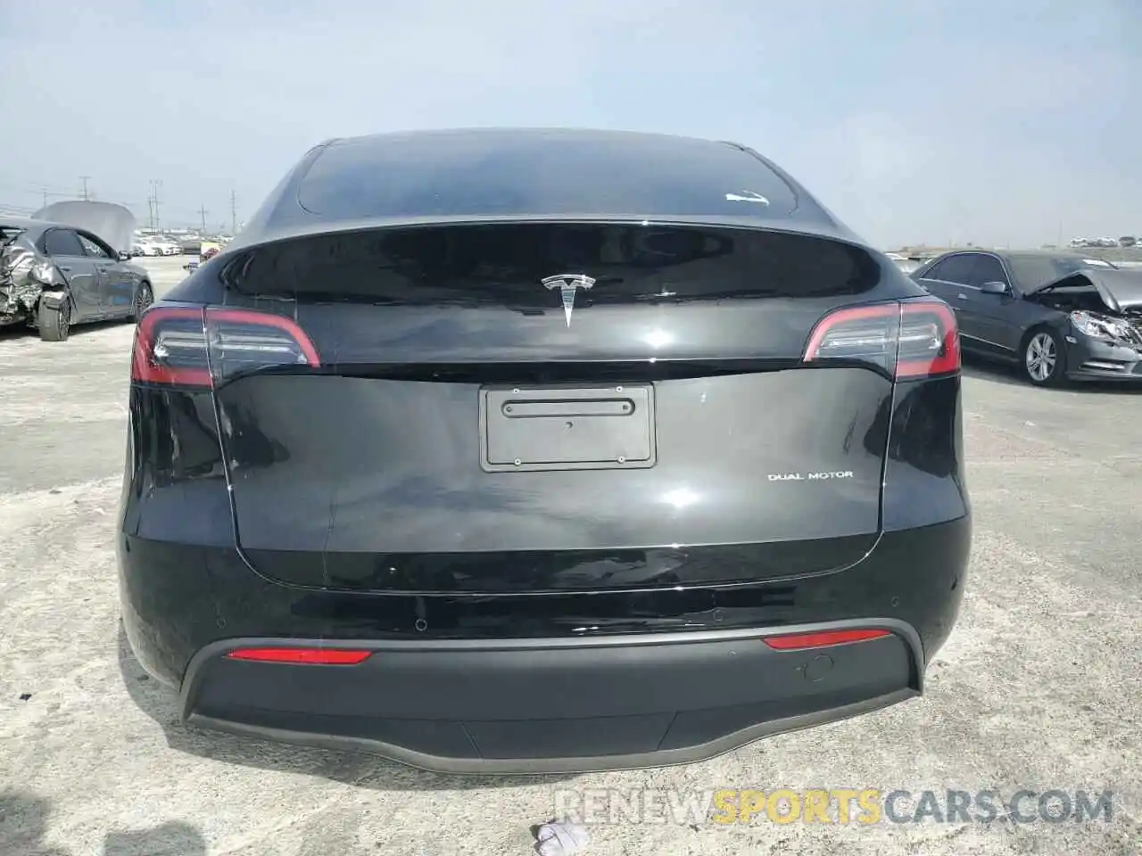 6 Photograph of a damaged car 5YJYGDEE3MF270115 TESLA MODEL Y 2021