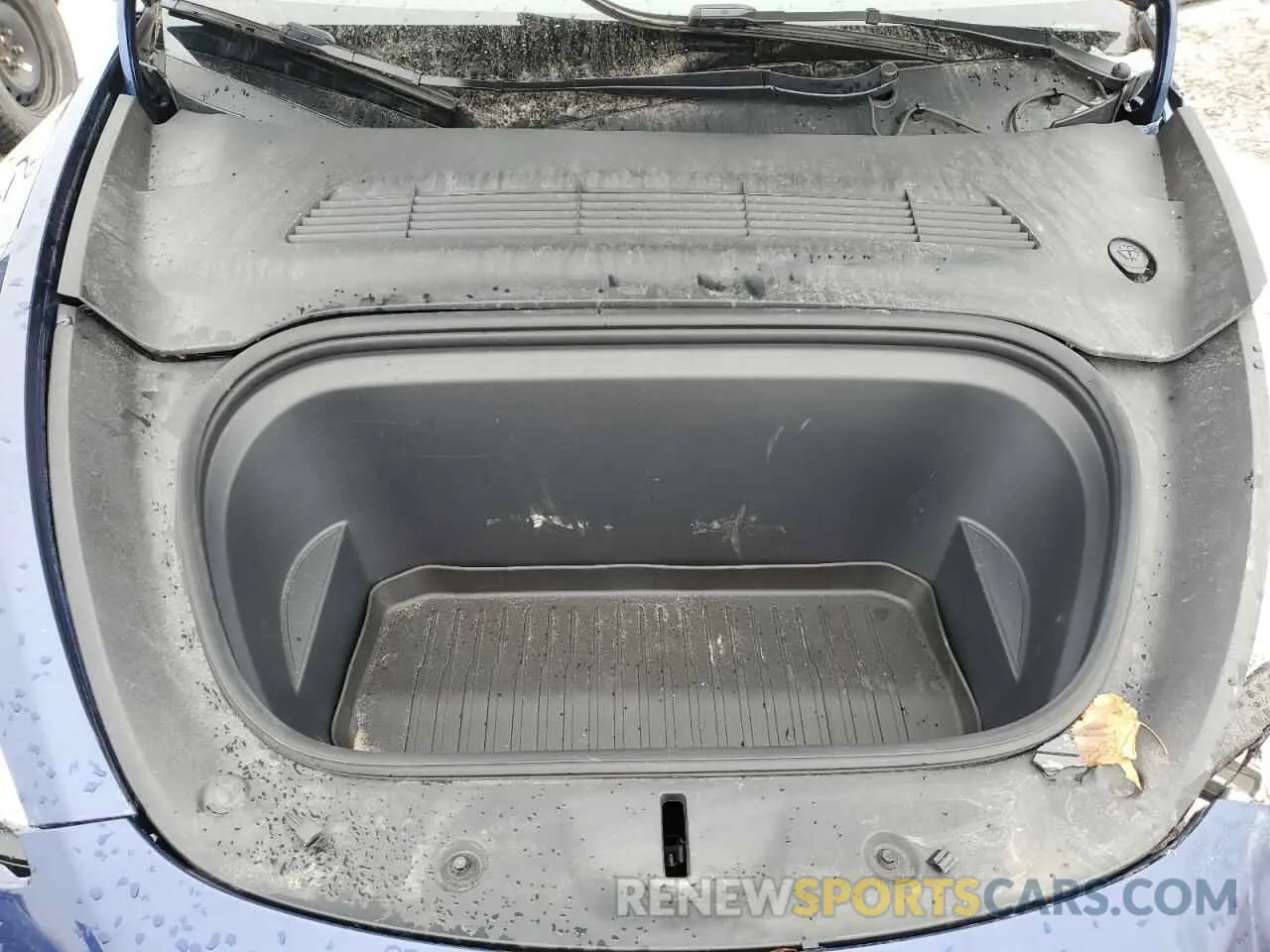 11 Photograph of a damaged car 5YJYGDEE3MF303324 TESLA MODEL Y 2021