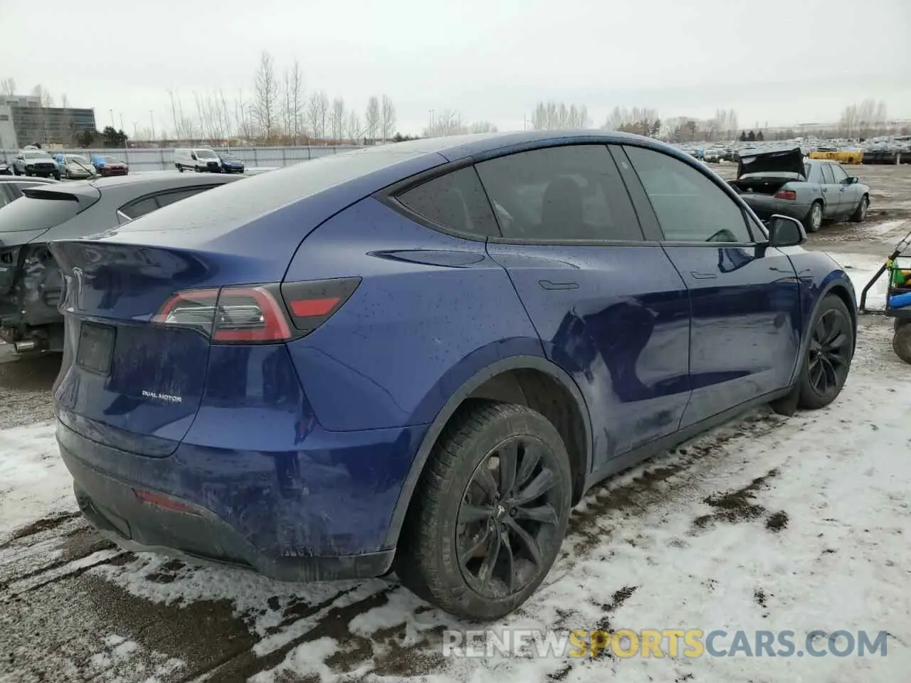 3 Photograph of a damaged car 5YJYGDEE3MF303324 TESLA MODEL Y 2021
