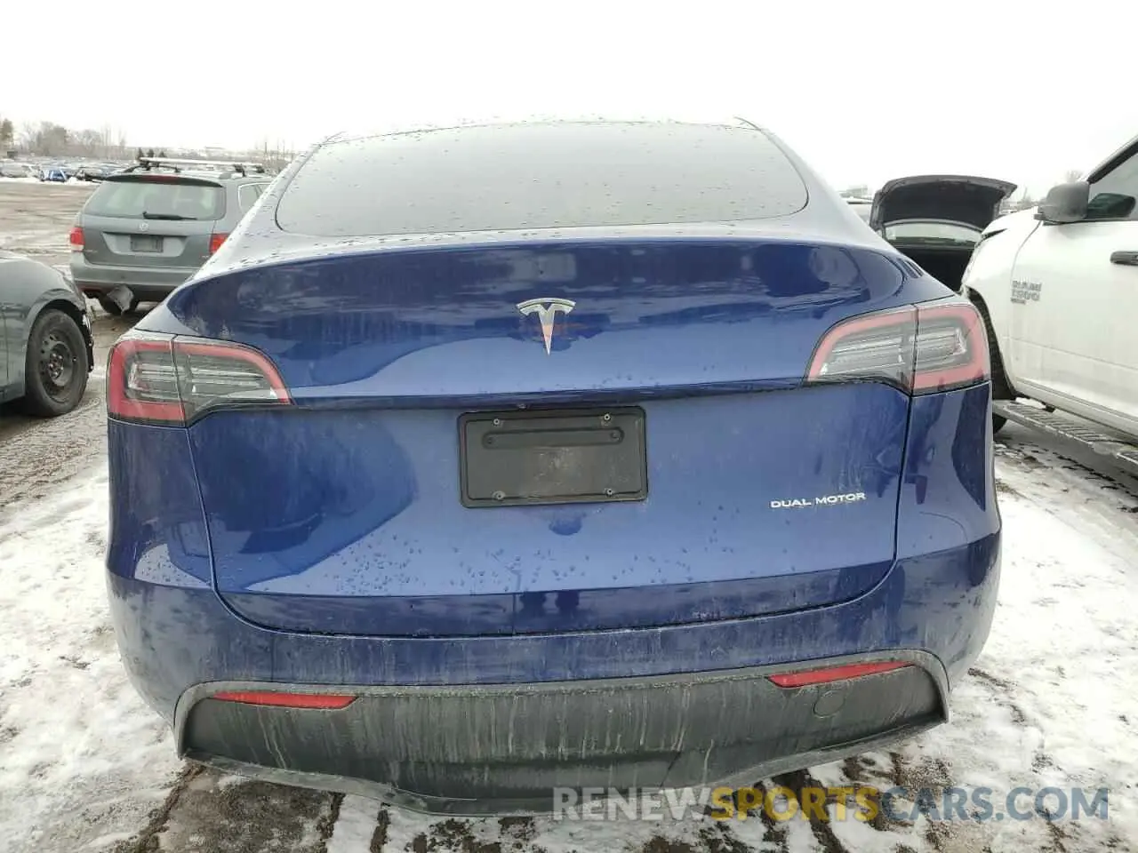 6 Photograph of a damaged car 5YJYGDEE3MF303324 TESLA MODEL Y 2021
