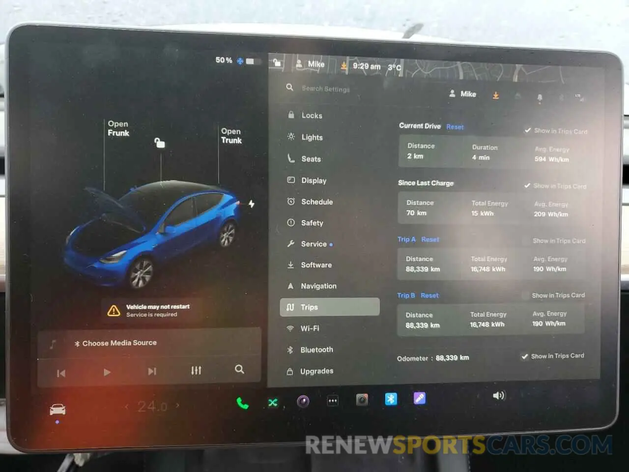 9 Photograph of a damaged car 5YJYGDEE3MF303324 TESLA MODEL Y 2021