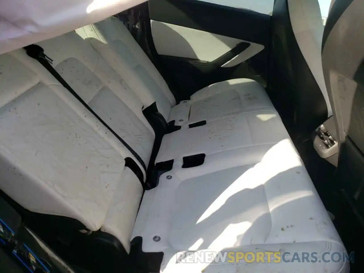 6 Photograph of a damaged car 5YJYGDEE4MF075916 TESLA MODEL Y 2021