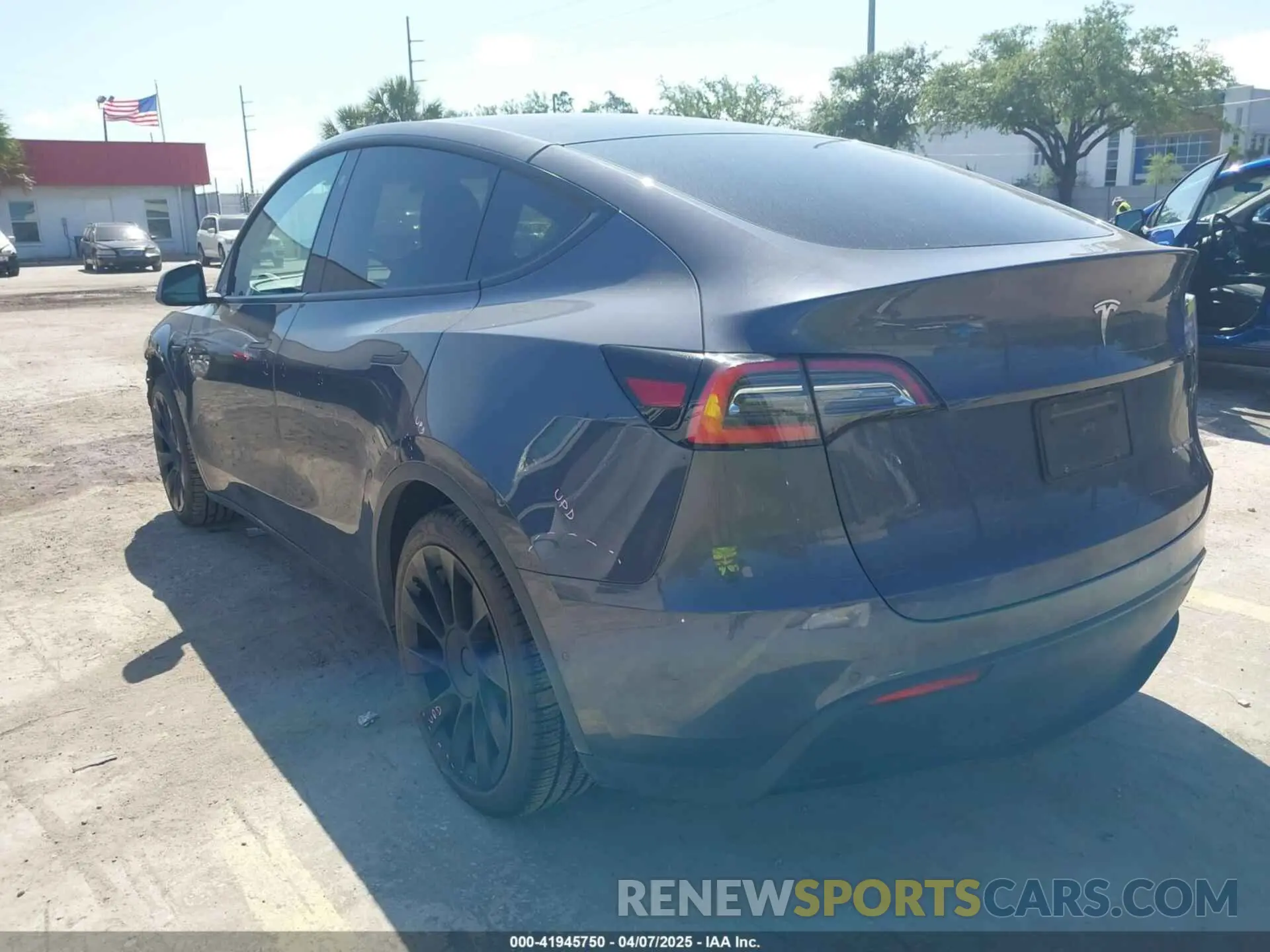 3 Photograph of a damaged car 5YJYGDEE4MF076791 TESLA MODEL Y 2021