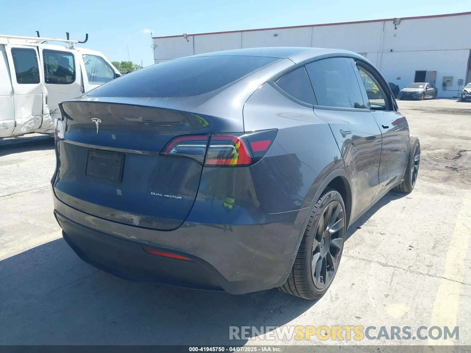 4 Photograph of a damaged car 5YJYGDEE4MF076791 TESLA MODEL Y 2021