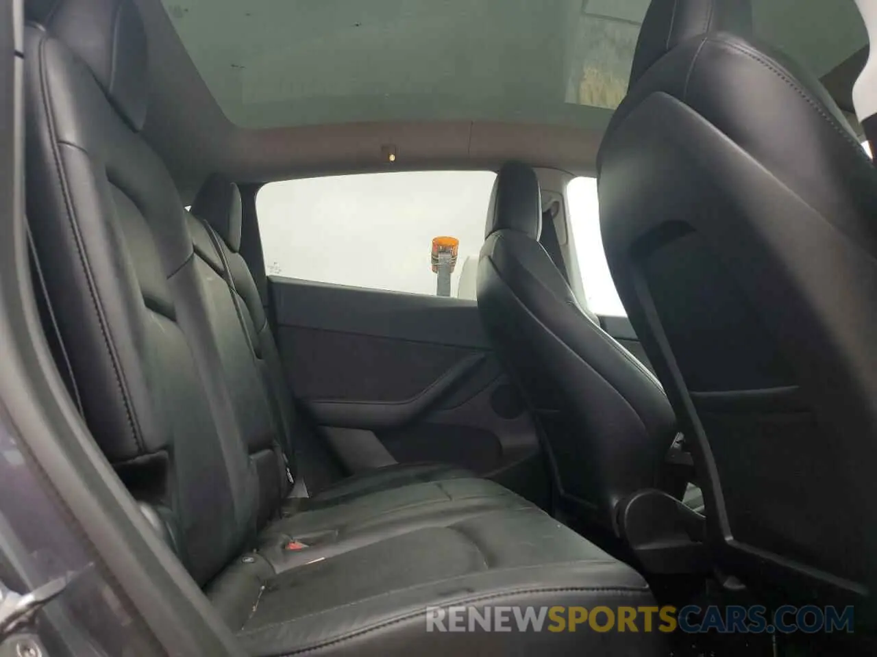 10 Photograph of a damaged car 5YJYGDEE4MF080260 TESLA MODEL Y 2021