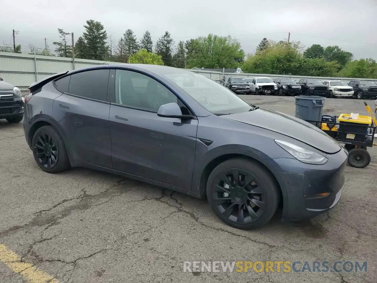 4 Photograph of a damaged car 5YJYGDEE4MF080260 TESLA MODEL Y 2021