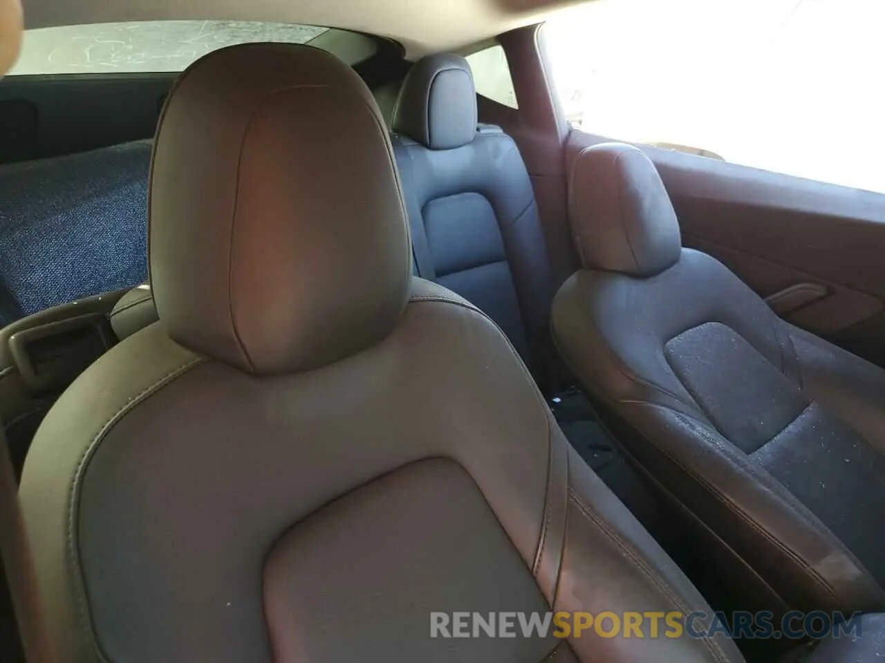 10 Photograph of a damaged car 5YJYGDEE4MF082798 TESLA MODEL Y 2021