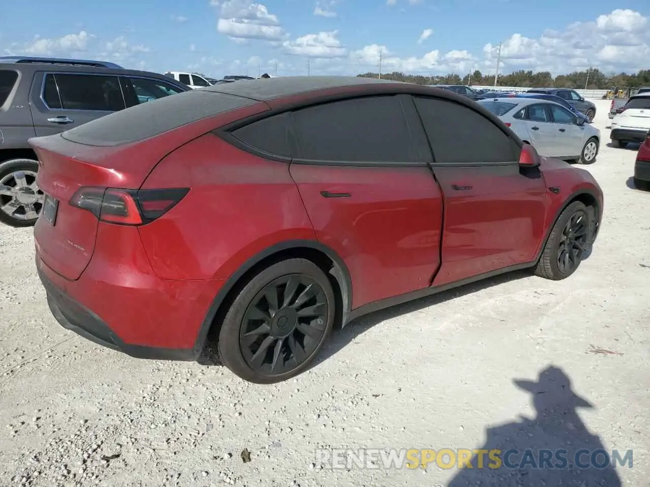 3 Photograph of a damaged car 5YJYGDEE4MF082798 TESLA MODEL Y 2021