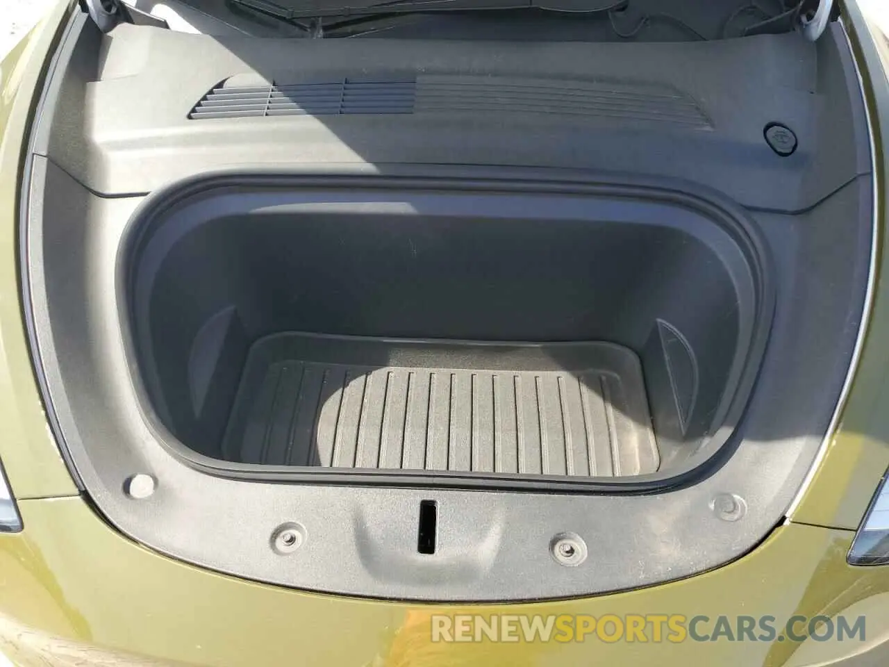 11 Photograph of a damaged car 5YJYGDEE4MF085975 TESLA MODEL Y 2021