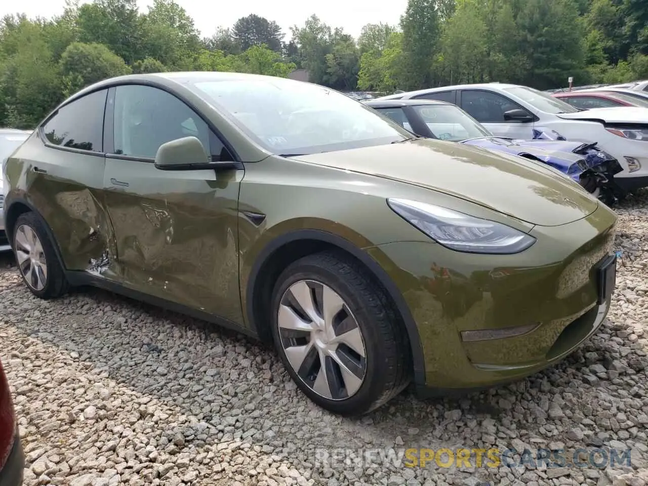 4 Photograph of a damaged car 5YJYGDEE4MF085975 TESLA MODEL Y 2021