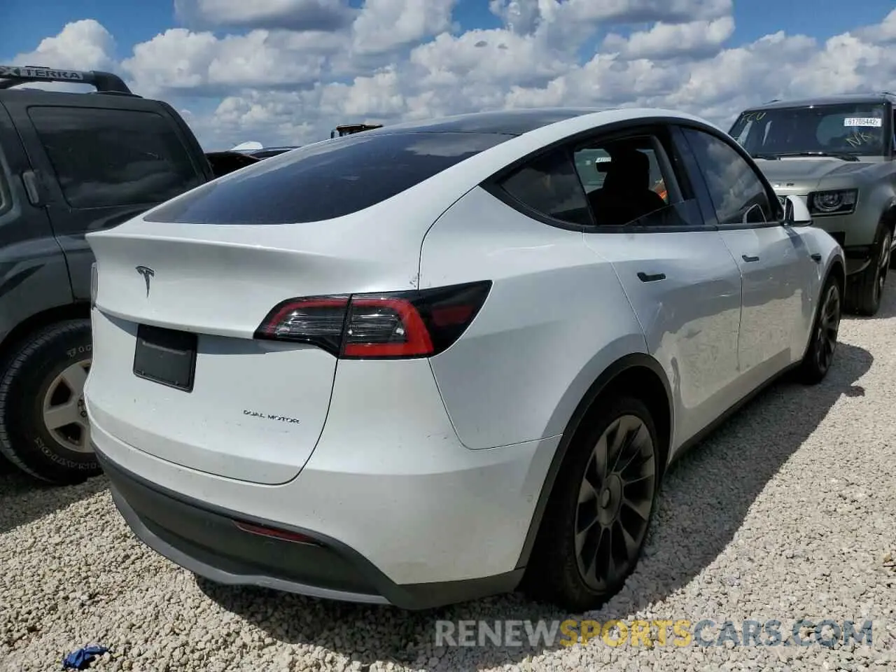 4 Photograph of a damaged car 5YJYGDEE4MF087712 TESLA MODEL Y 2021