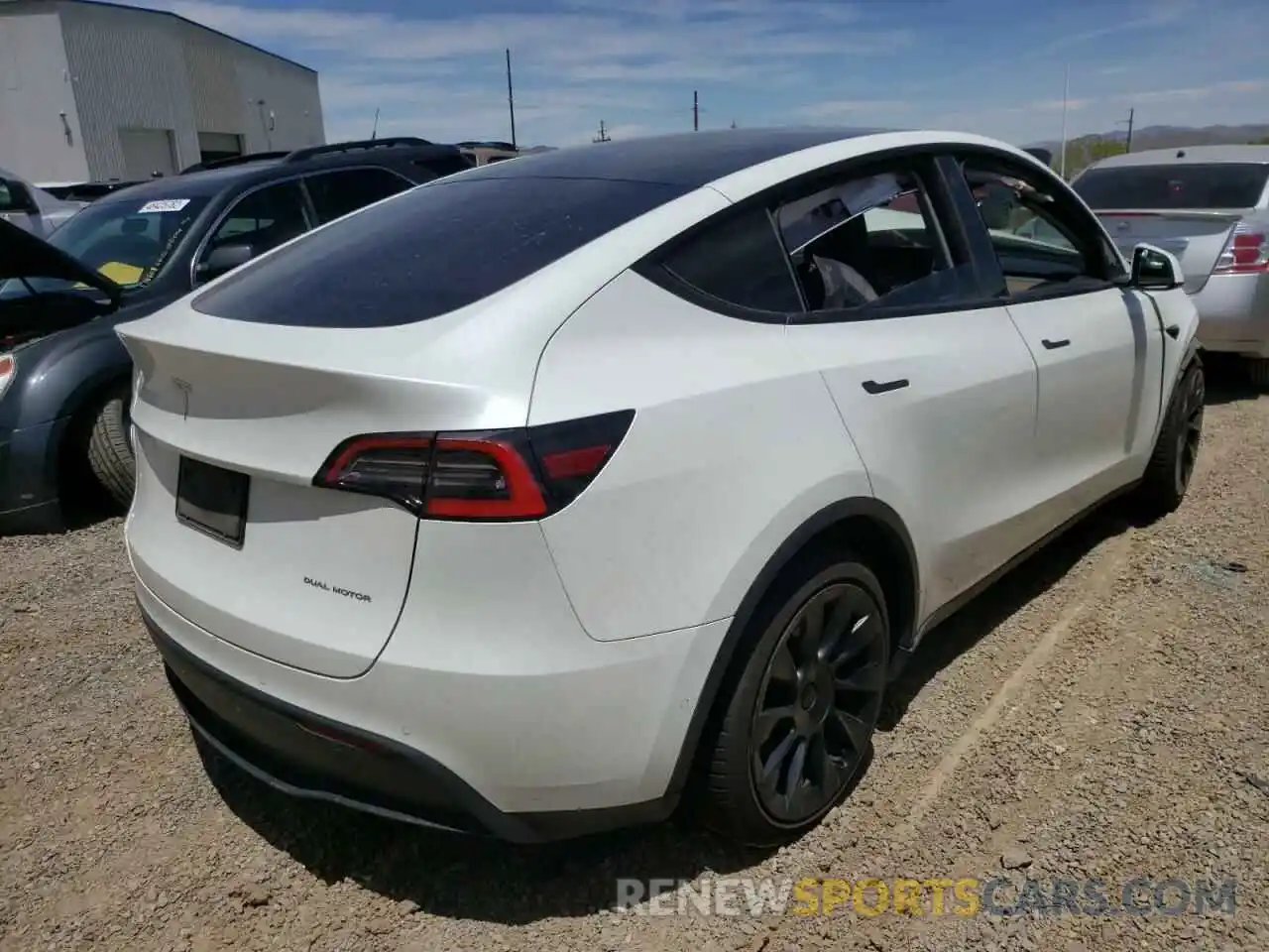 4 Photograph of a damaged car 5YJYGDEE4MF090660 TESLA MODEL Y 2021