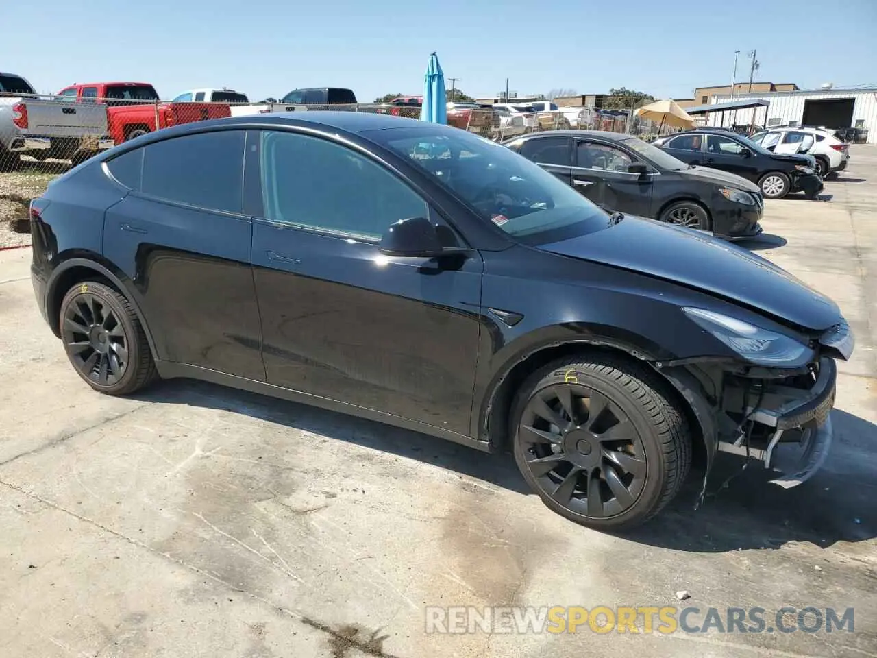 4 Photograph of a damaged car 5YJYGDEE4MF102015 TESLA MODEL Y 2021
