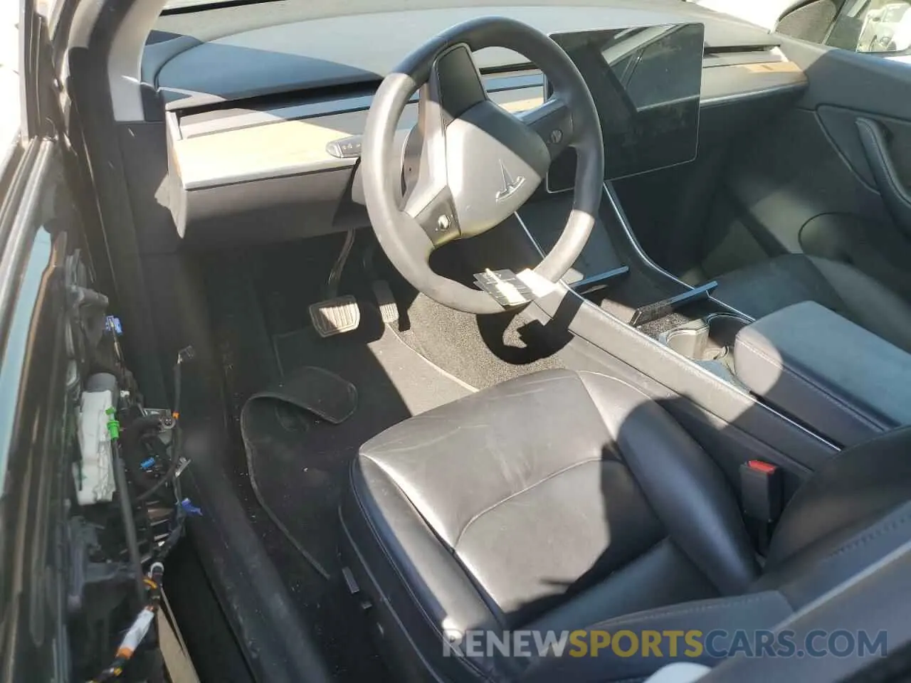 8 Photograph of a damaged car 5YJYGDEE4MF102015 TESLA MODEL Y 2021