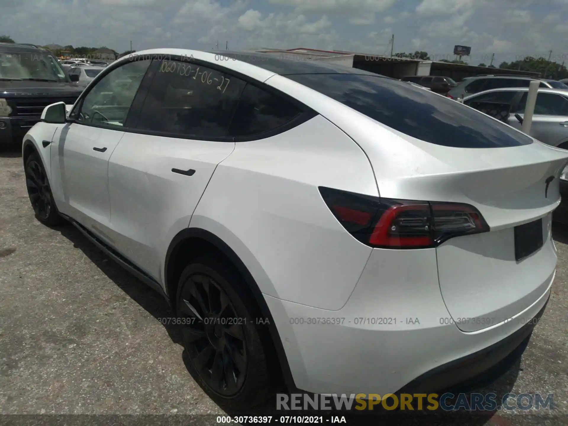 3 Photograph of a damaged car 5YJYGDEE4MF108722 TESLA MODEL Y 2021