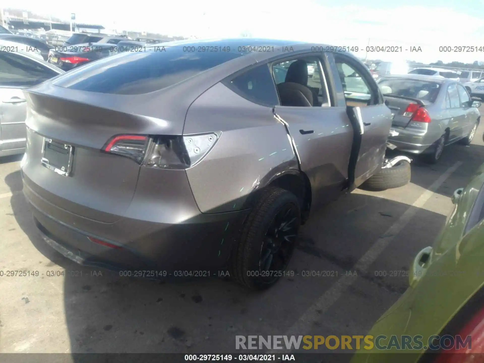 4 Photograph of a damaged car 5YJYGDEE4MF111815 TESLA MODEL Y 2021