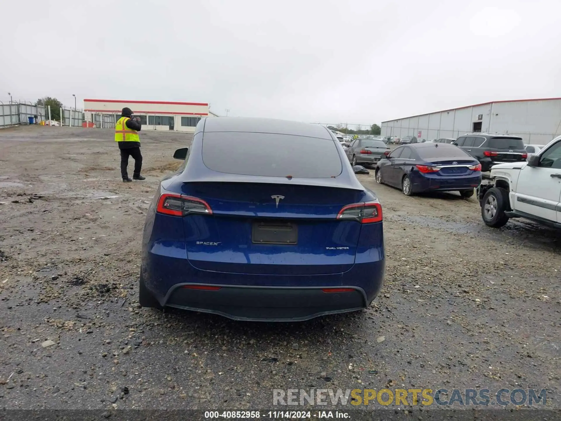 16 Photograph of a damaged car 5YJYGDEE4MF112351 TESLA MODEL Y 2021