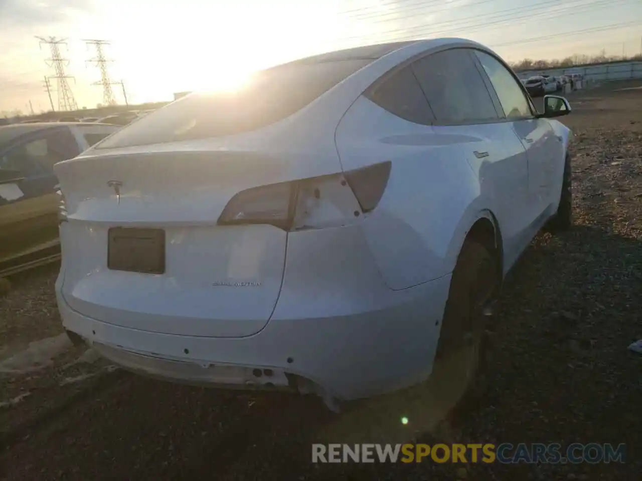 4 Photograph of a damaged car 5YJYGDEE4MF112432 TESLA MODEL Y 2021