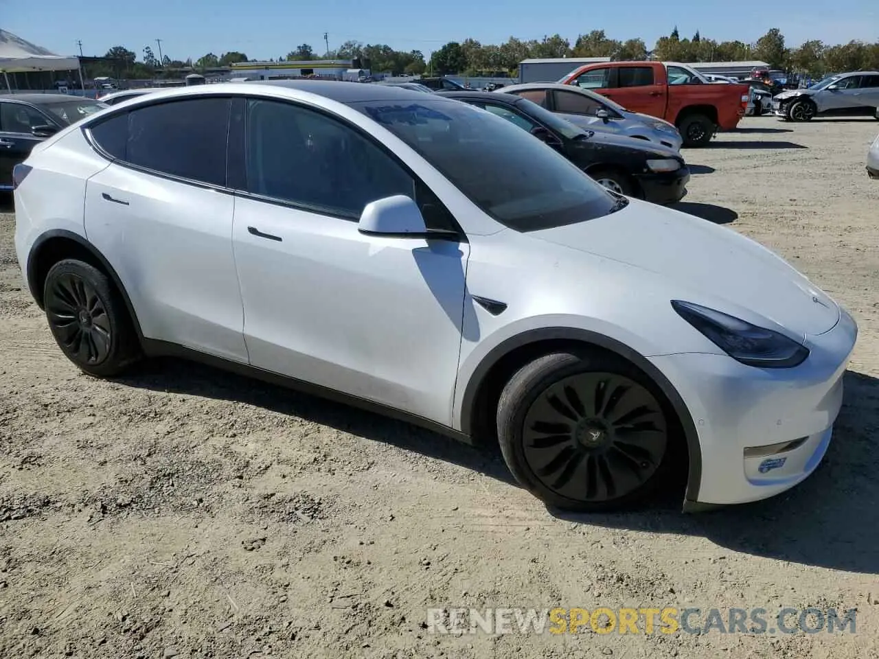 4 Photograph of a damaged car 5YJYGDEE4MF114374 TESLA MODEL Y 2021