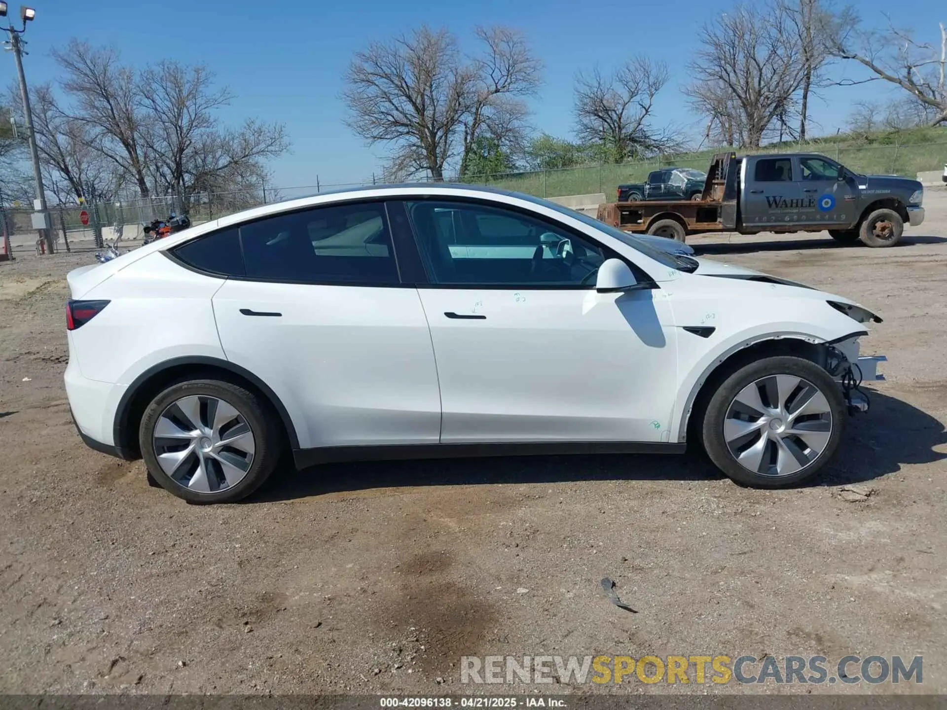 14 Photograph of a damaged car 5YJYGDEE4MF122362 TESLA MODEL Y 2021