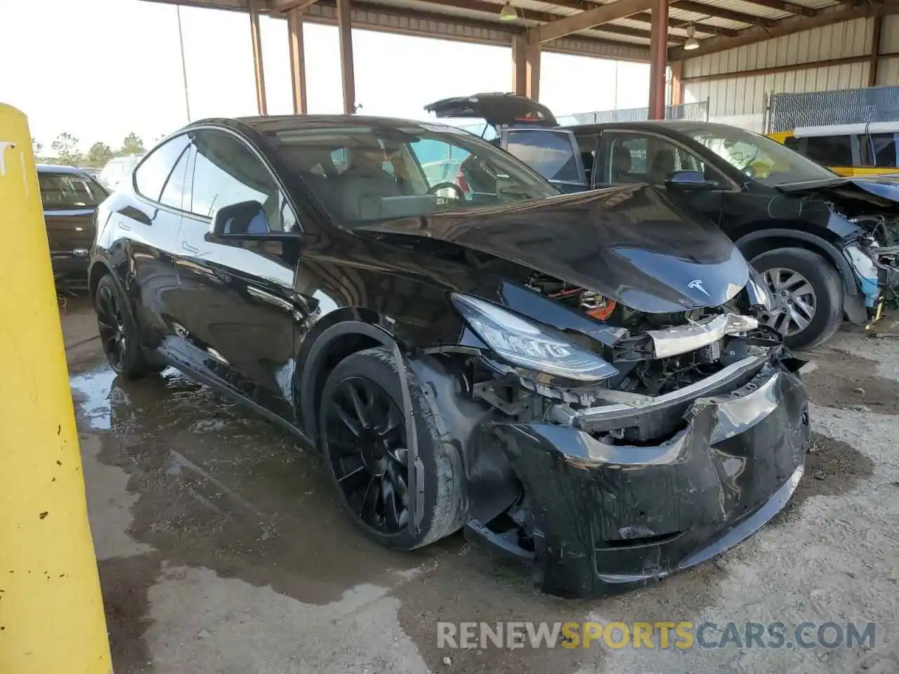 4 Photograph of a damaged car 5YJYGDEE4MF125570 TESLA MODEL Y 2021