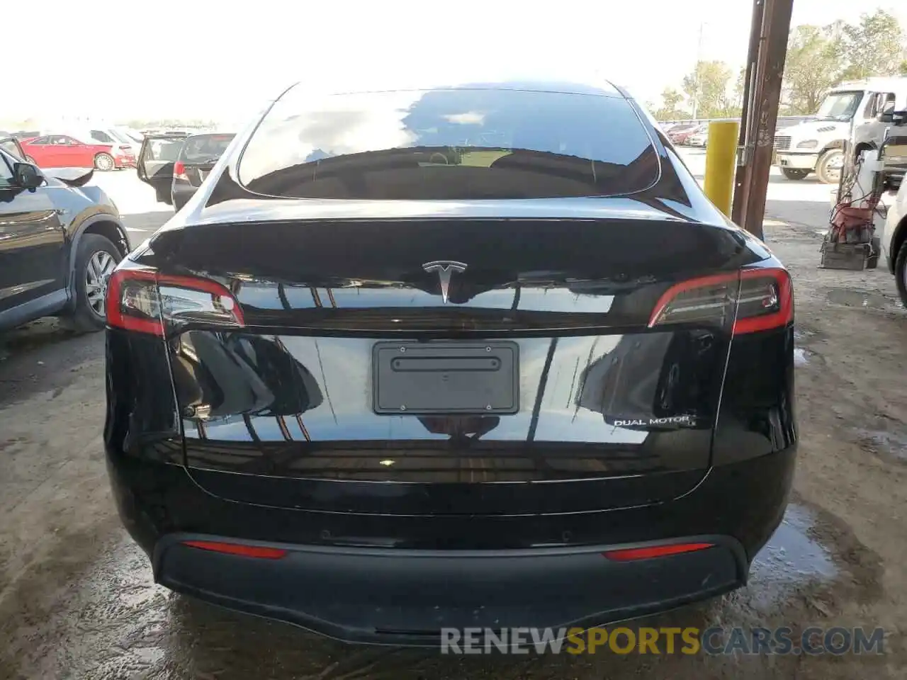 6 Photograph of a damaged car 5YJYGDEE4MF125570 TESLA MODEL Y 2021