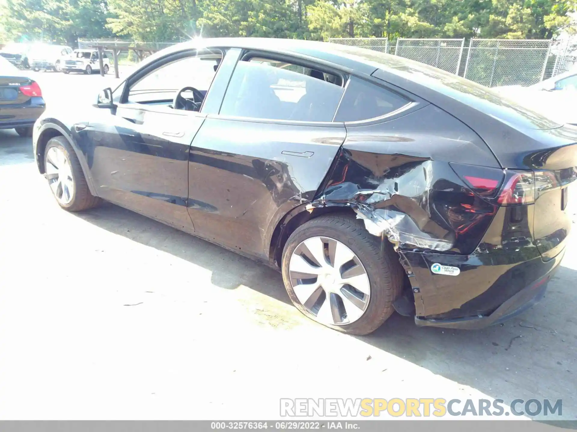 3 Photograph of a damaged car 5YJYGDEE4MF139288 TESLA MODEL Y 2021