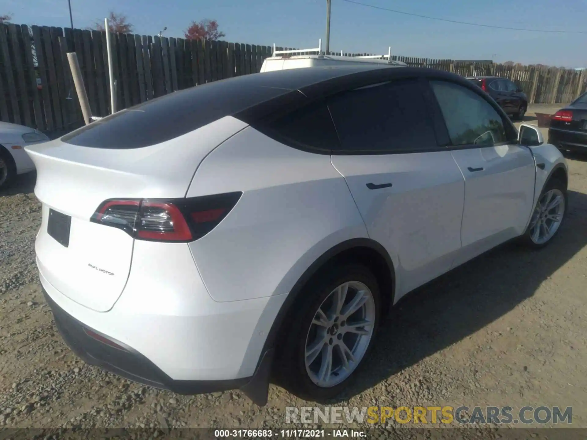 4 Photograph of a damaged car 5YJYGDEE4MF146483 TESLA MODEL Y 2021