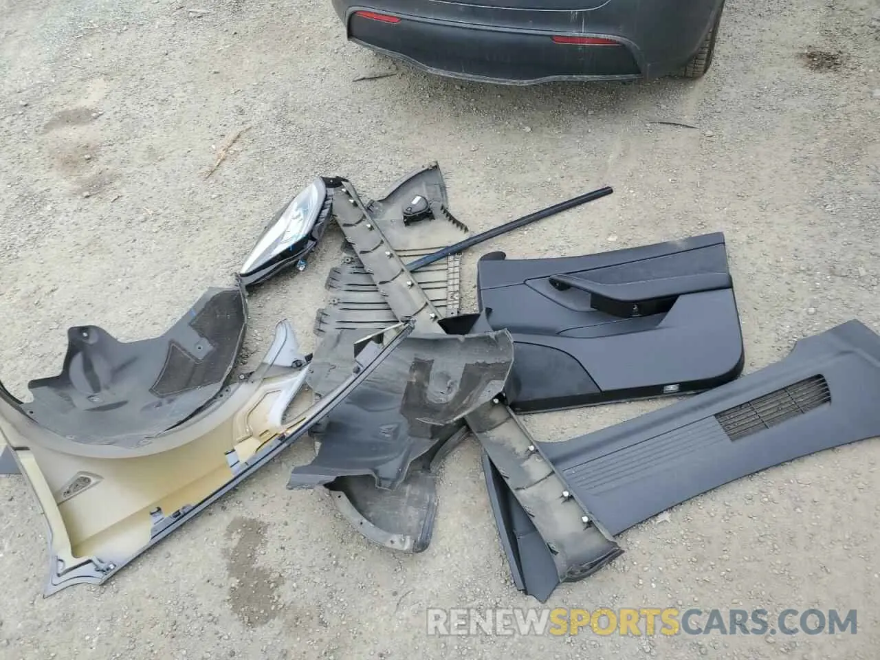 13 Photograph of a damaged car 5YJYGDEE4MF174283 TESLA MODEL Y 2021