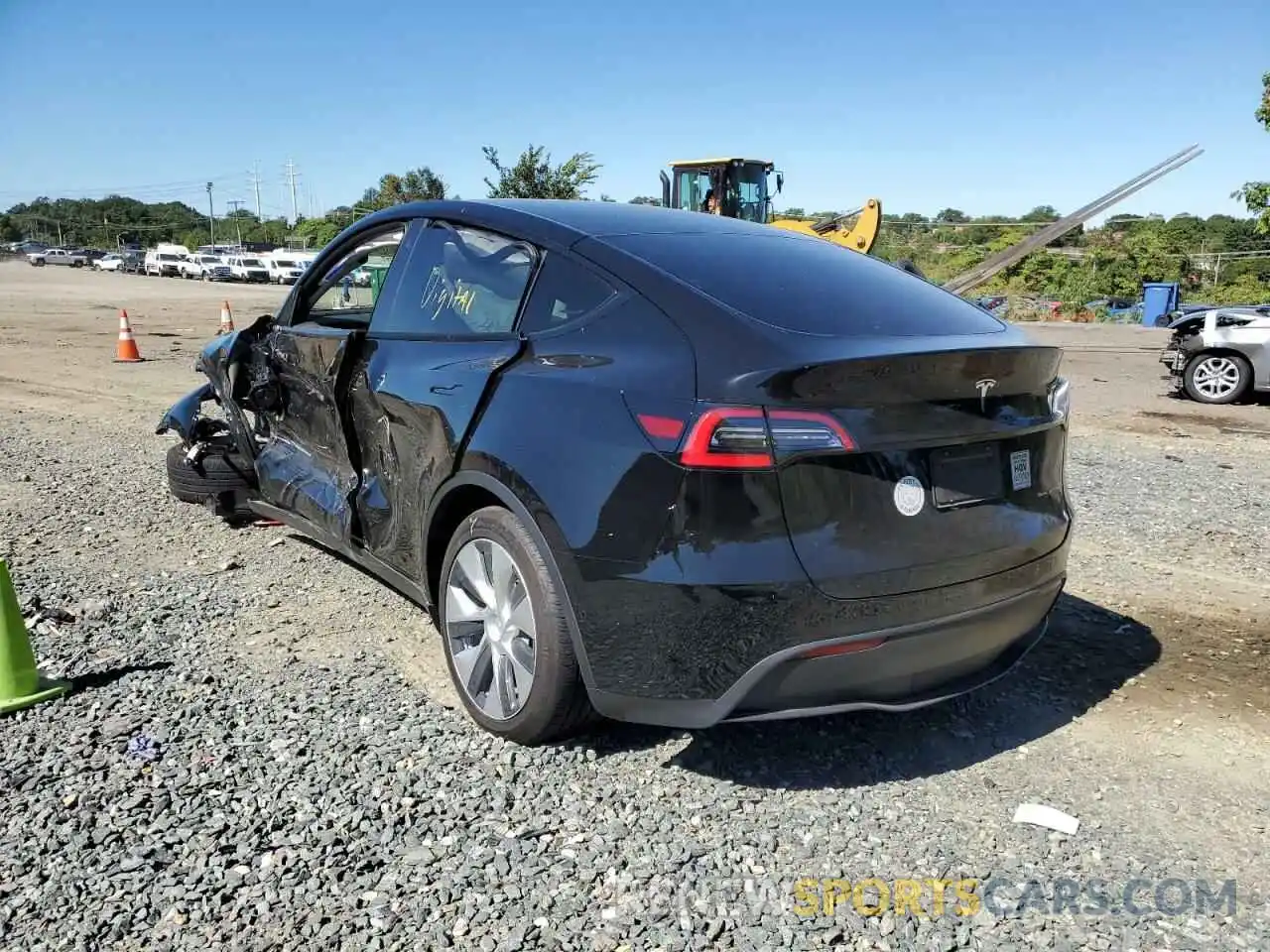 3 Photograph of a damaged car 5YJYGDEE4MF185817 TESLA MODEL Y 2021