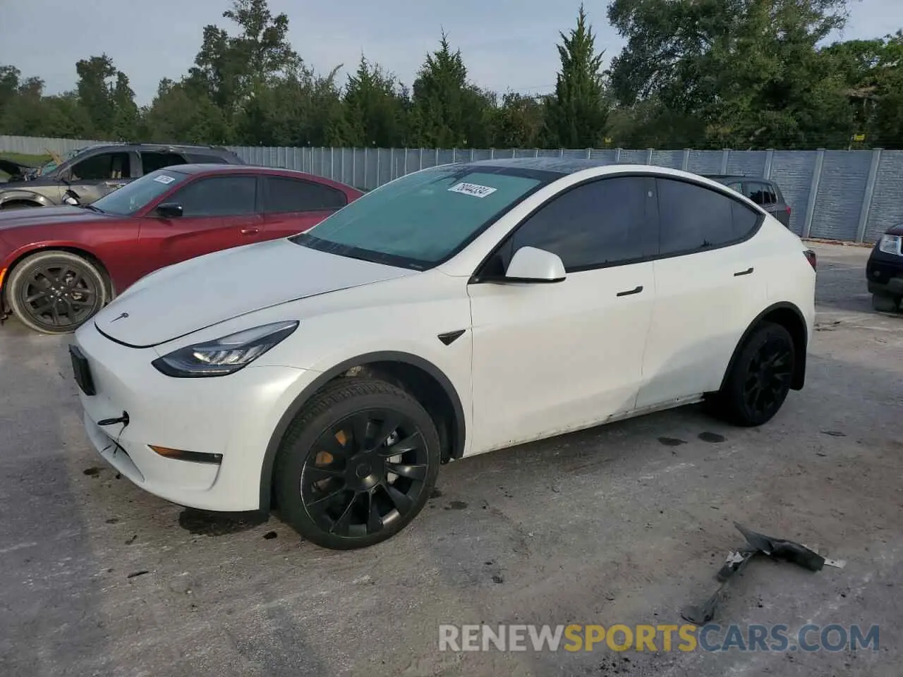 1 Photograph of a damaged car 5YJYGDEE4MF195473 TESLA MODEL Y 2021