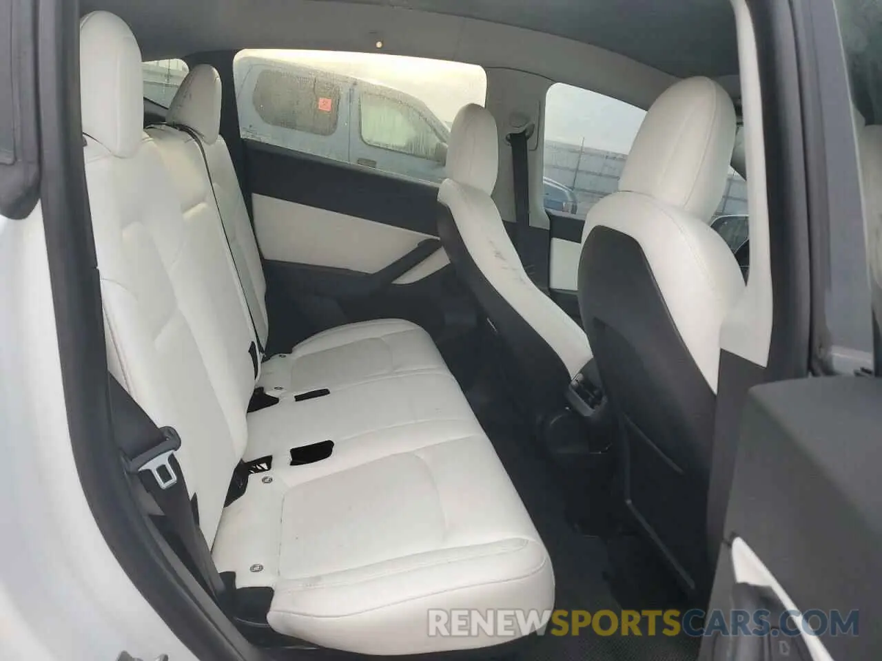 11 Photograph of a damaged car 5YJYGDEE4MF195473 TESLA MODEL Y 2021