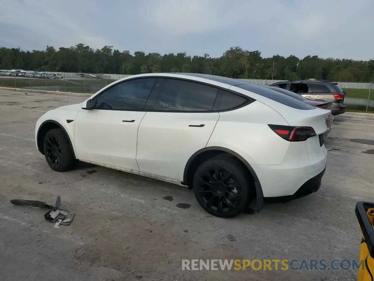 2 Photograph of a damaged car 5YJYGDEE4MF195473 TESLA MODEL Y 2021