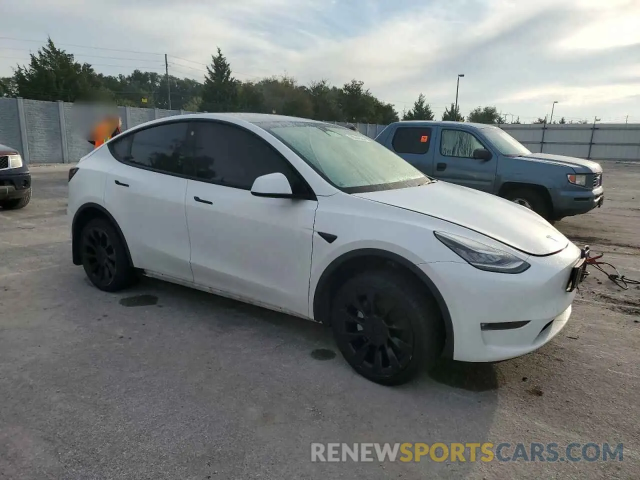 4 Photograph of a damaged car 5YJYGDEE4MF195473 TESLA MODEL Y 2021