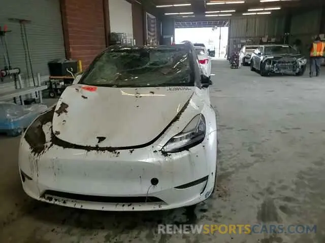 11 Photograph of a damaged car 5YJYGDEE4MF196641 TESLA MODEL Y 2021